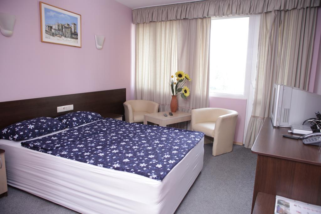 Family Hotel Avramov Видин Екстер'єр фото
