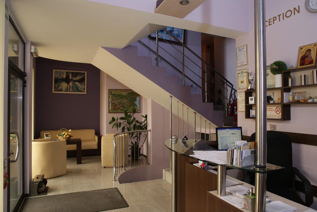 Family Hotel Avramov Видин Екстер'єр фото