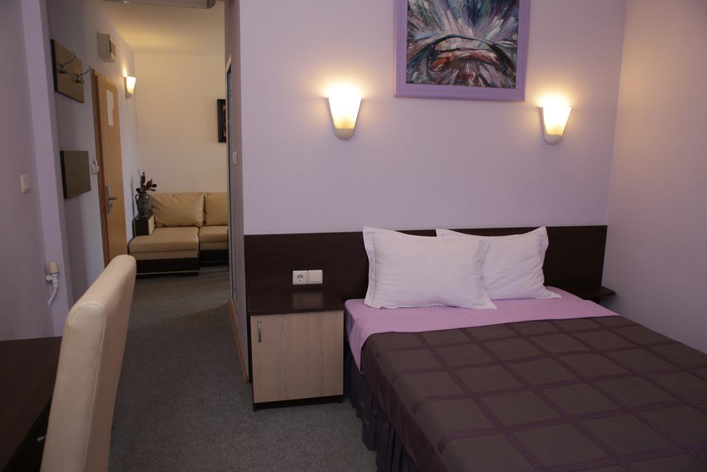 Family Hotel Avramov Видин Екстер'єр фото