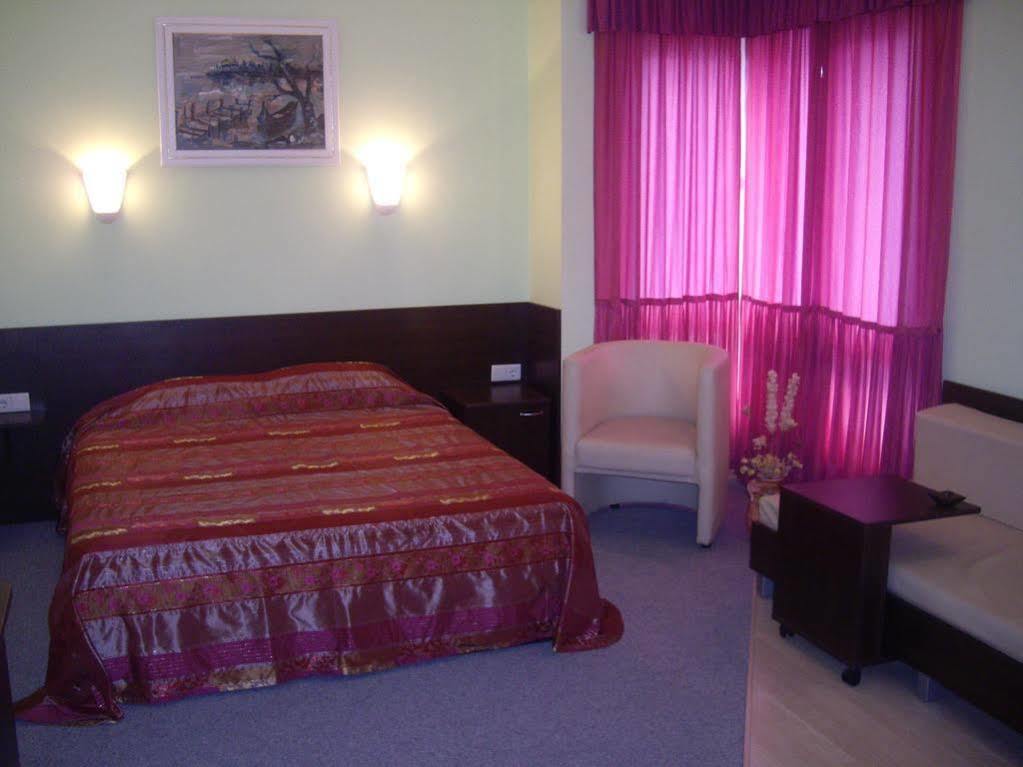 Family Hotel Avramov Видин Екстер'єр фото